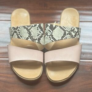 Sandals with snake print
